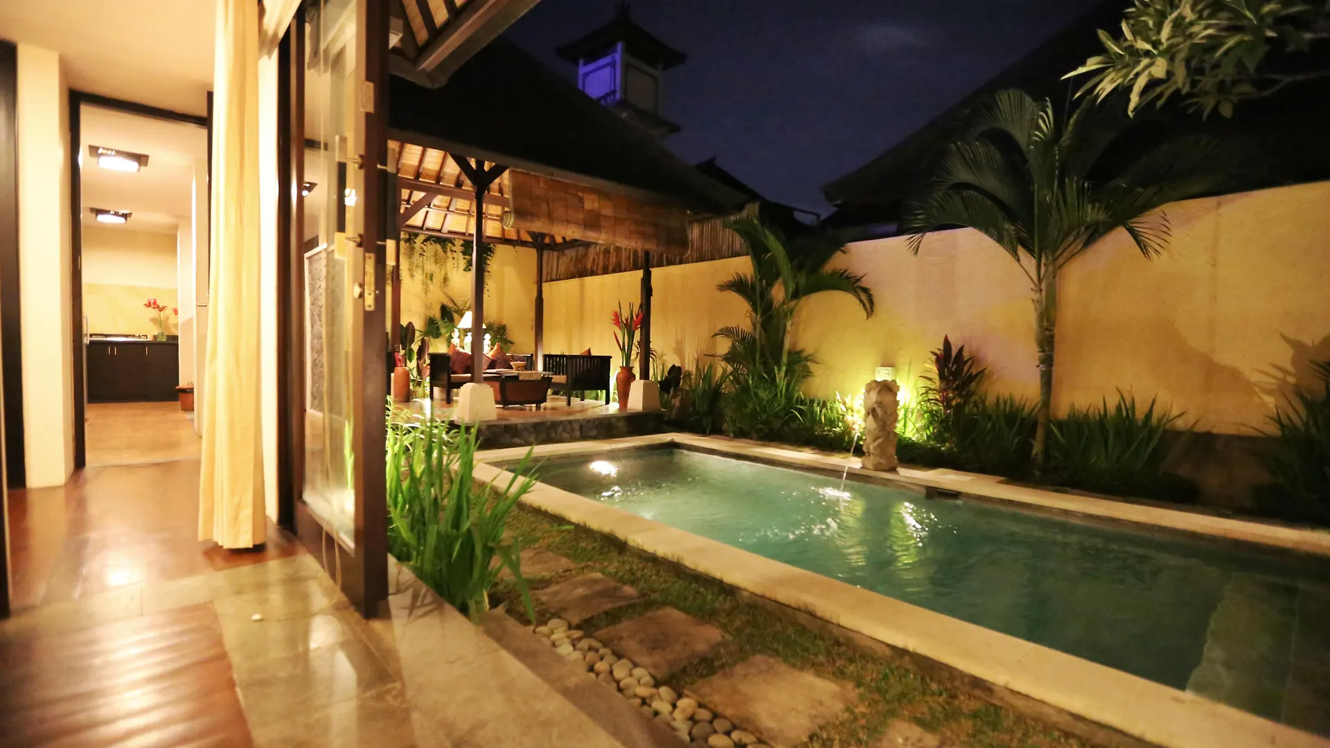 The Sanyas Suite Seminyak  4*, Seminyak (Bali)